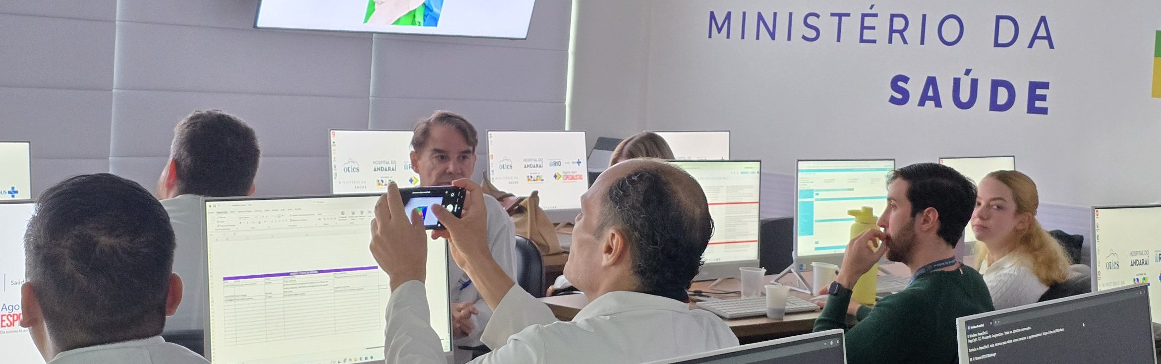 Reunião Clínica do Serviço da Cirurgia Plástica no Laboratório de Informática da OTICS-Rio Andaraí