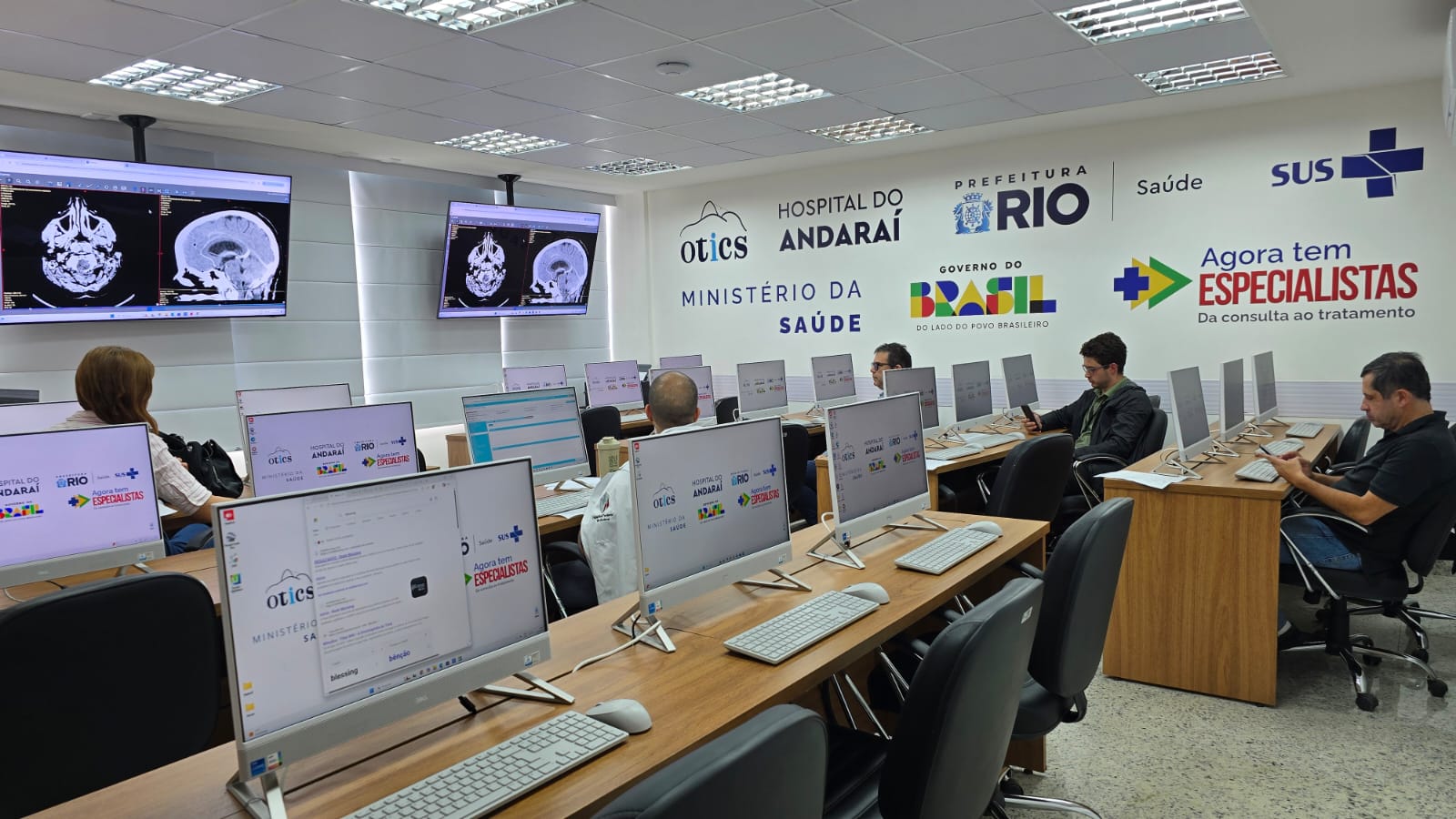 Round Acadêmico Neurocirurgia no Laboratório de Informática da OTICS Andaraí