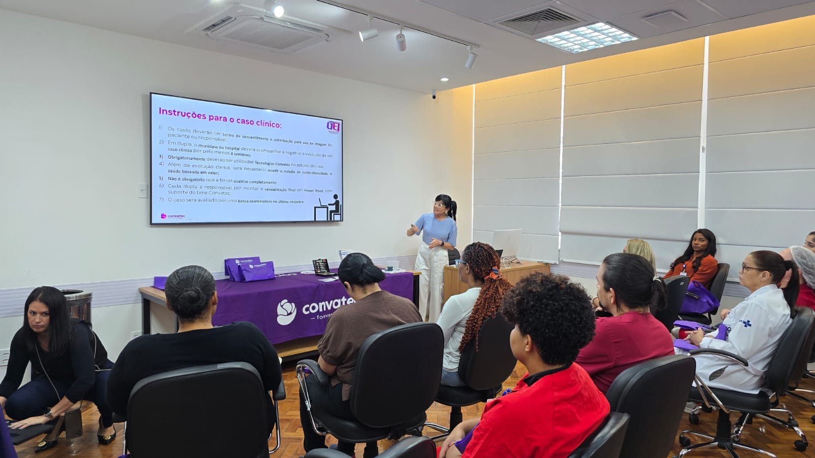 Treinamento para a equipe de enfermagem no Auditório 2 da Estação OTICS Andaraí