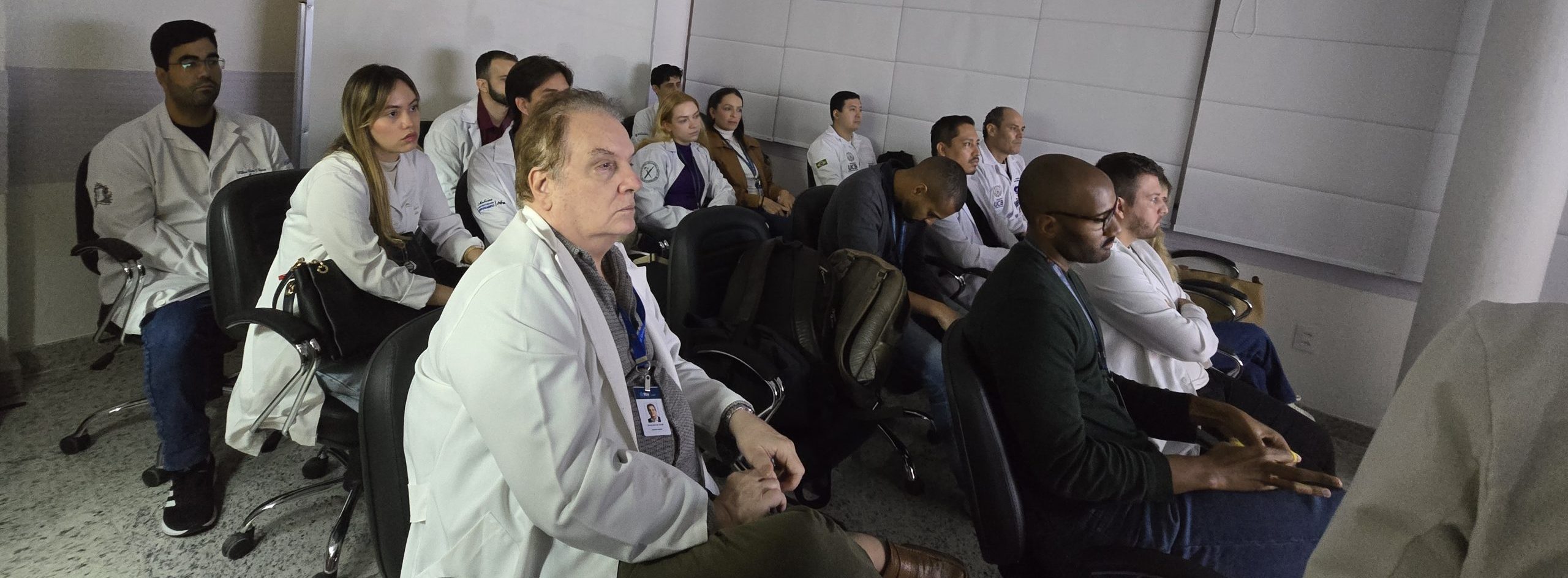 Reunião Clínica do Serviço da Cirurgia Plástica na Sala Multiuso da OTICS-Rio Andaraí