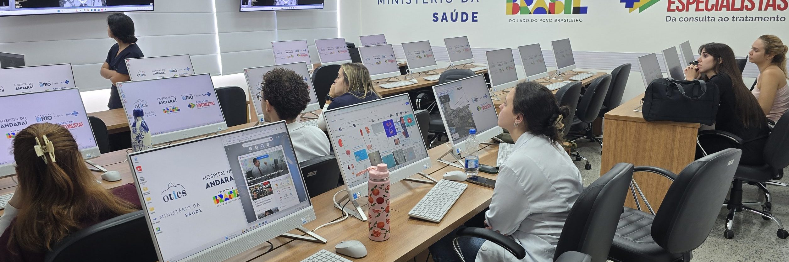 Aula Urologia no Laboratório de Informática da OTICS Andaraí