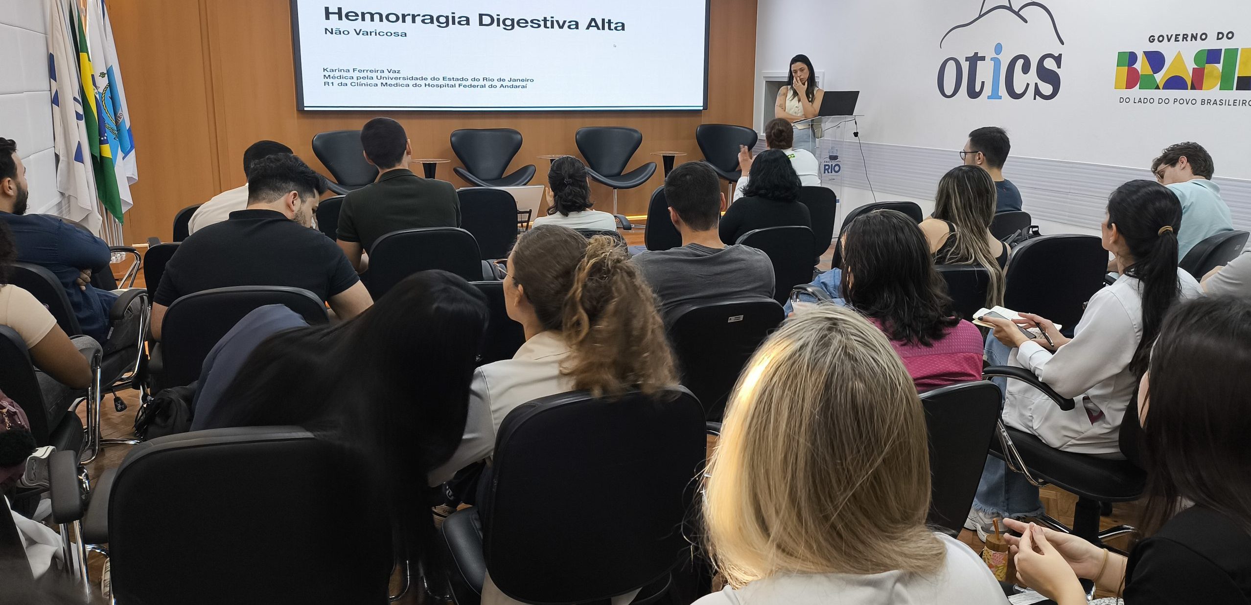 Aula para Residentes da Clínica Médica no Auditório Dr. José Wazen da Rocha na OTICS-Rio Andaraí