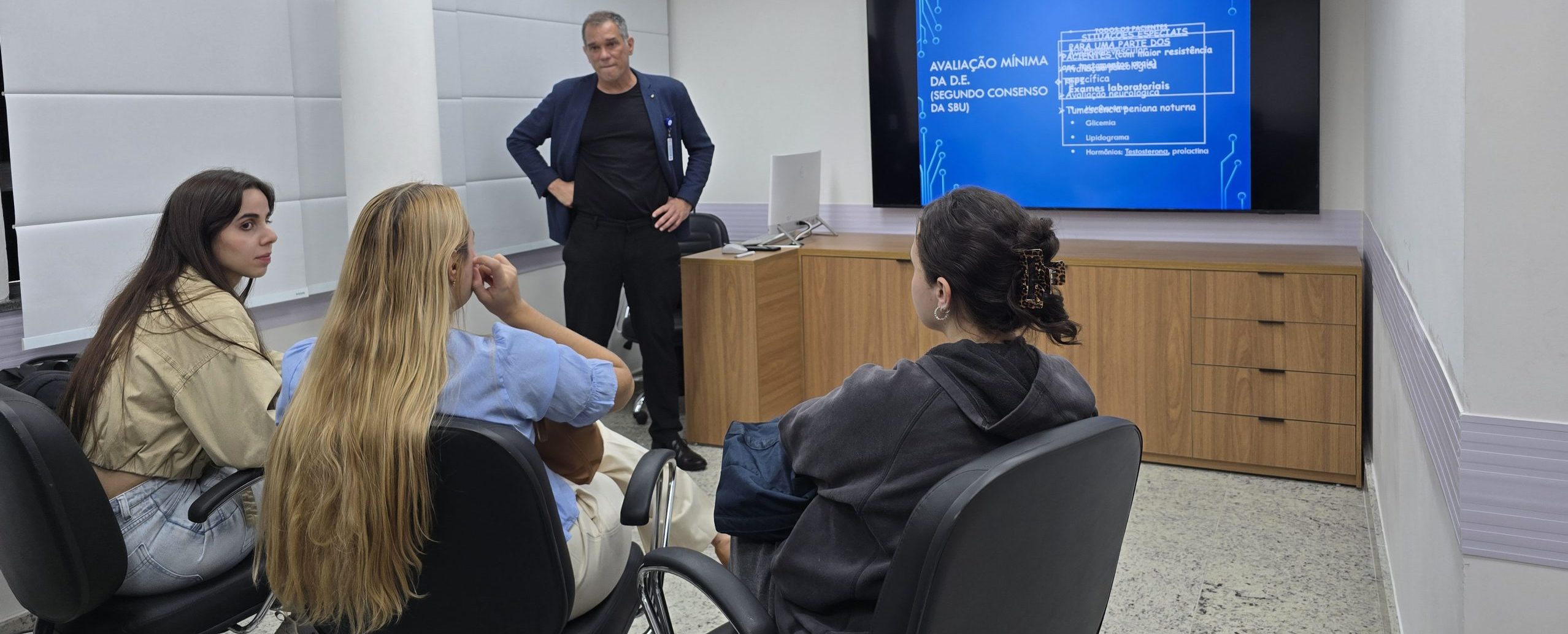 Aula Urologia na Sala Multiuso da OTICS Andaraí
