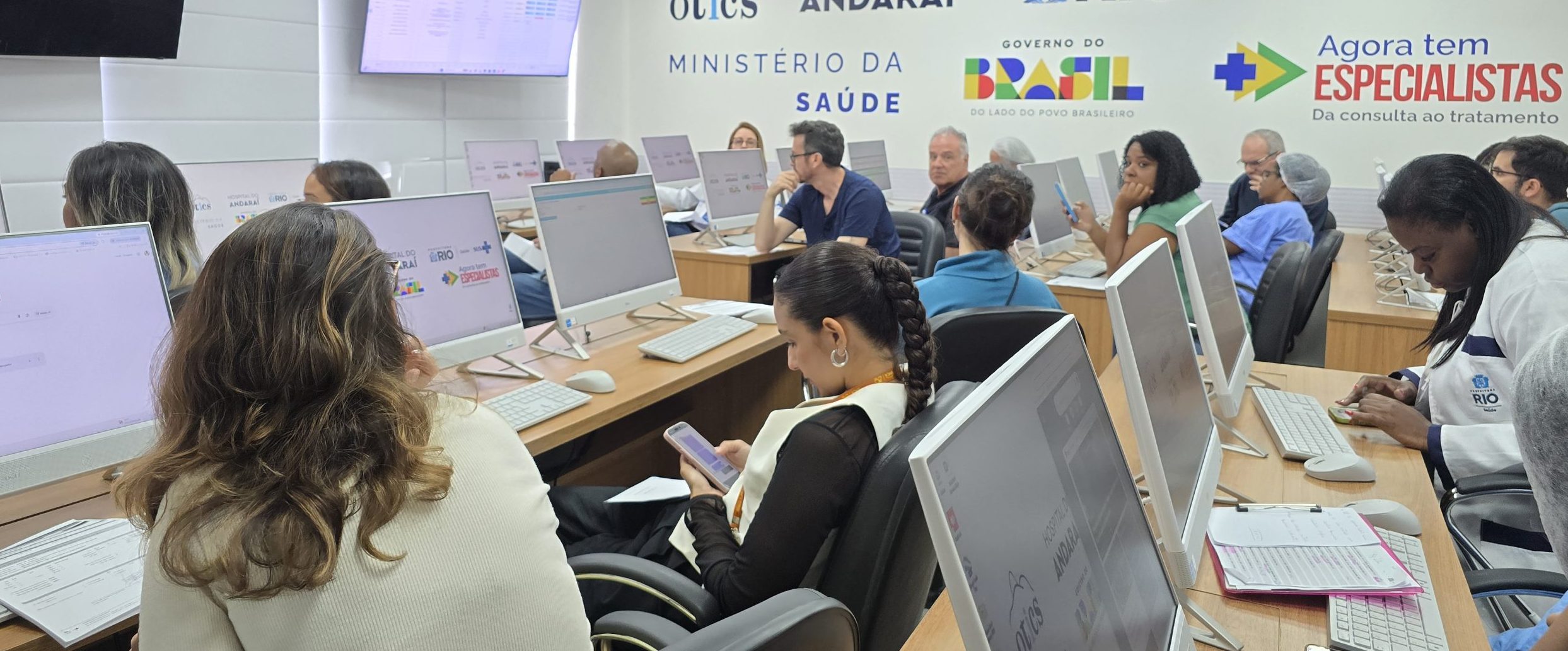 Bate Mapa no Laboratório de Informática da Estação OTICS Rio Andaraí