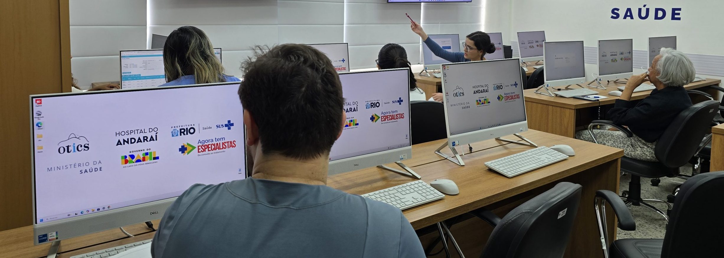 Bate Mapa no Laboratório de Informática da Estação OTICS Rio Andaraí
