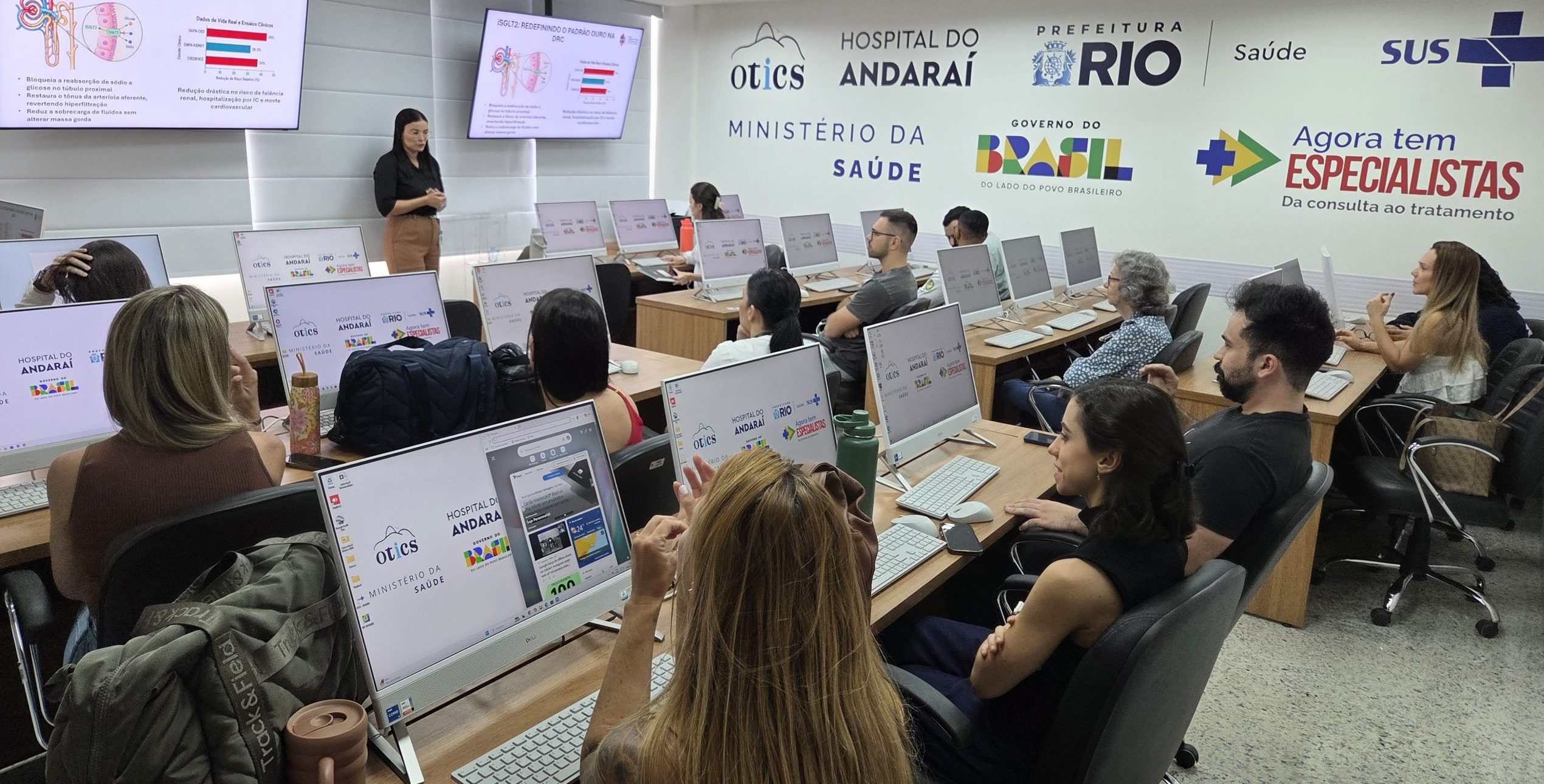 Aula Clínica Médica no Laboratório de Informática da OTICS Andaraí