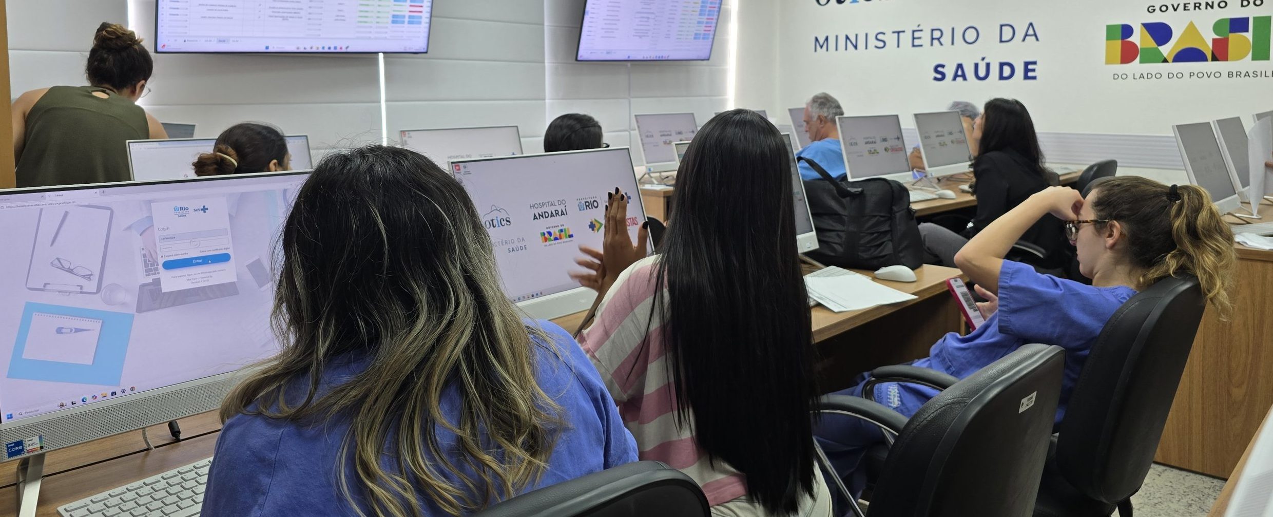 Bate Mapa no Laboratório de Informática da Estação OTICS Rio Andaraí