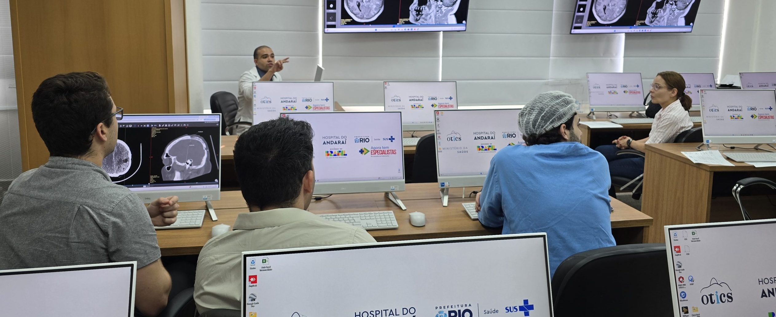 Reunião Clínica Serviço Neurocirurgia no Laboratório de Informática da OTICS Andaraí